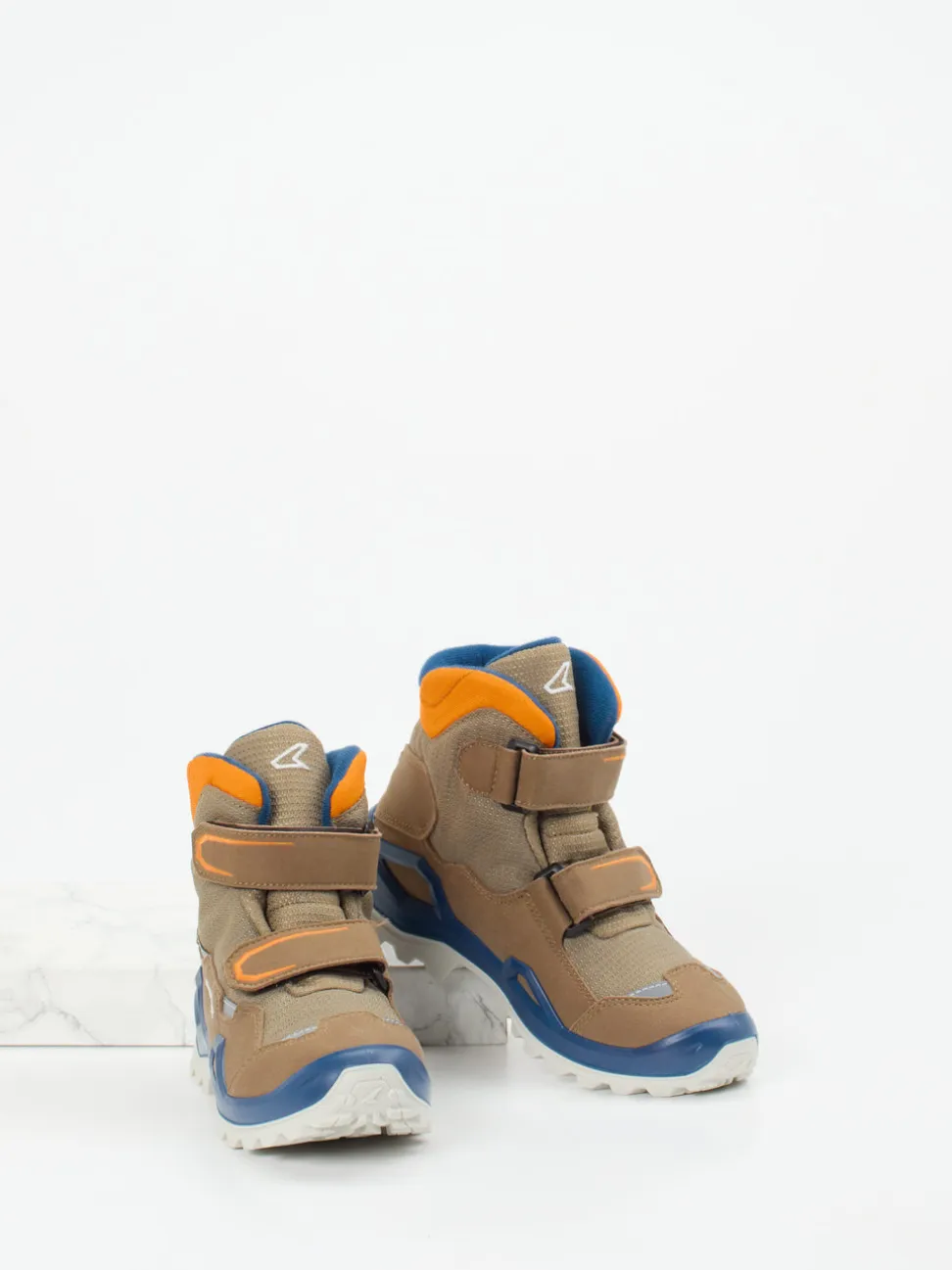 Lowa – Wanderschuhe aus Veloursleder sandbraun