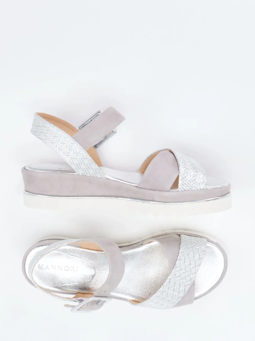 Mannori – Keilsandalette aus Veloursleder silberfarben