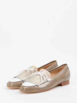 Mannori – Loafer aus Lackleder in Taupe-Beige