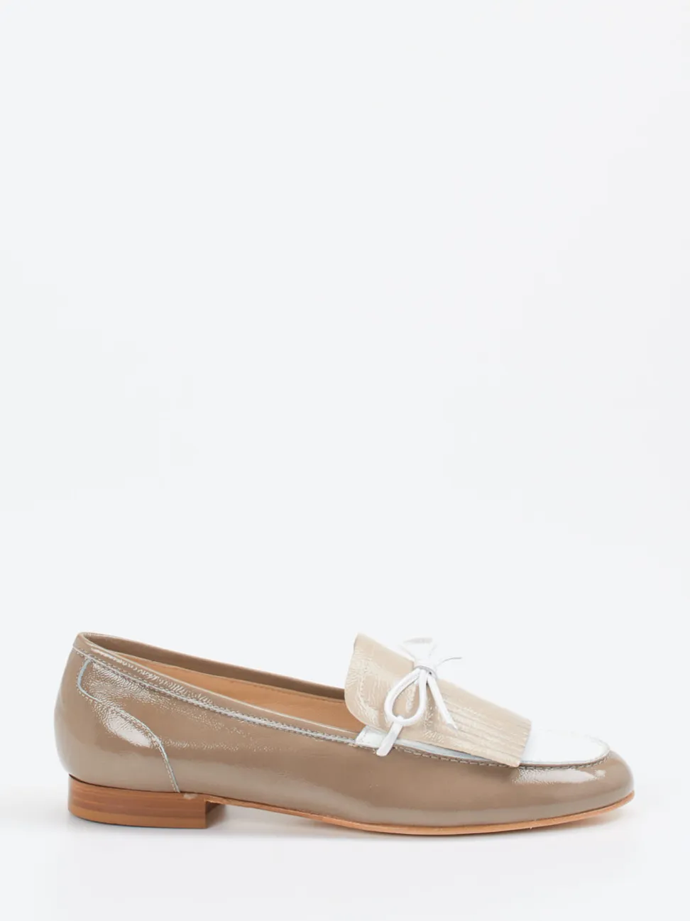 Mannori – Loafer aus Lackleder in Taupe-Beige