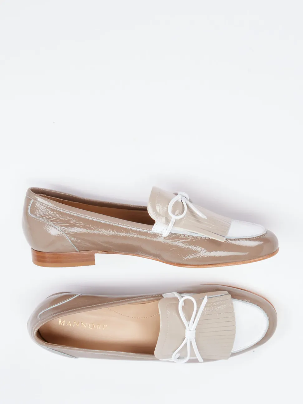 Mannori – Loafer aus Lackleder in Taupe-Beige
