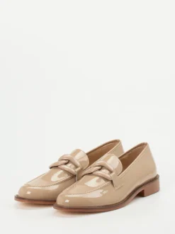 Mannori – Loafer aus Lackleder in Beige