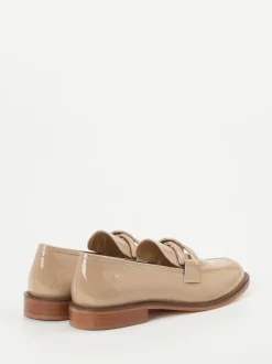 Mannori – Loafer aus Lackleder in Beige