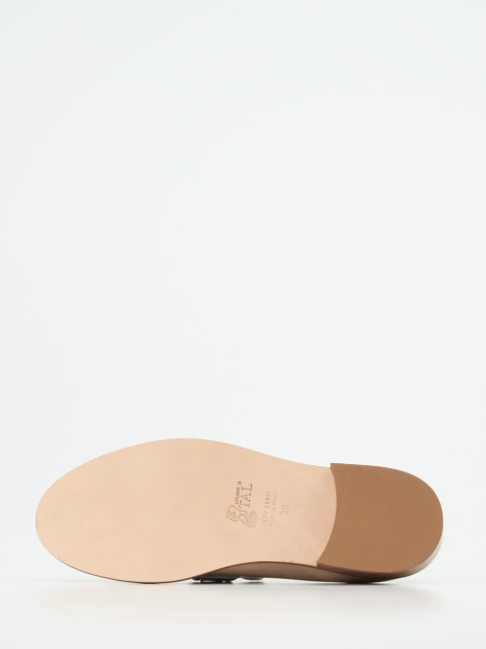 Mannori – Loafer aus Lackleder in Beige