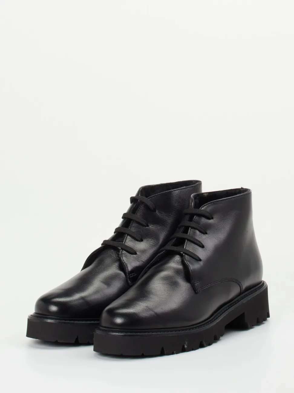 Mannori – Schnürboots aus Lammleder Schwarz