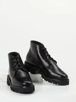 Mannori – Schnürboots aus Lammleder Schwarz