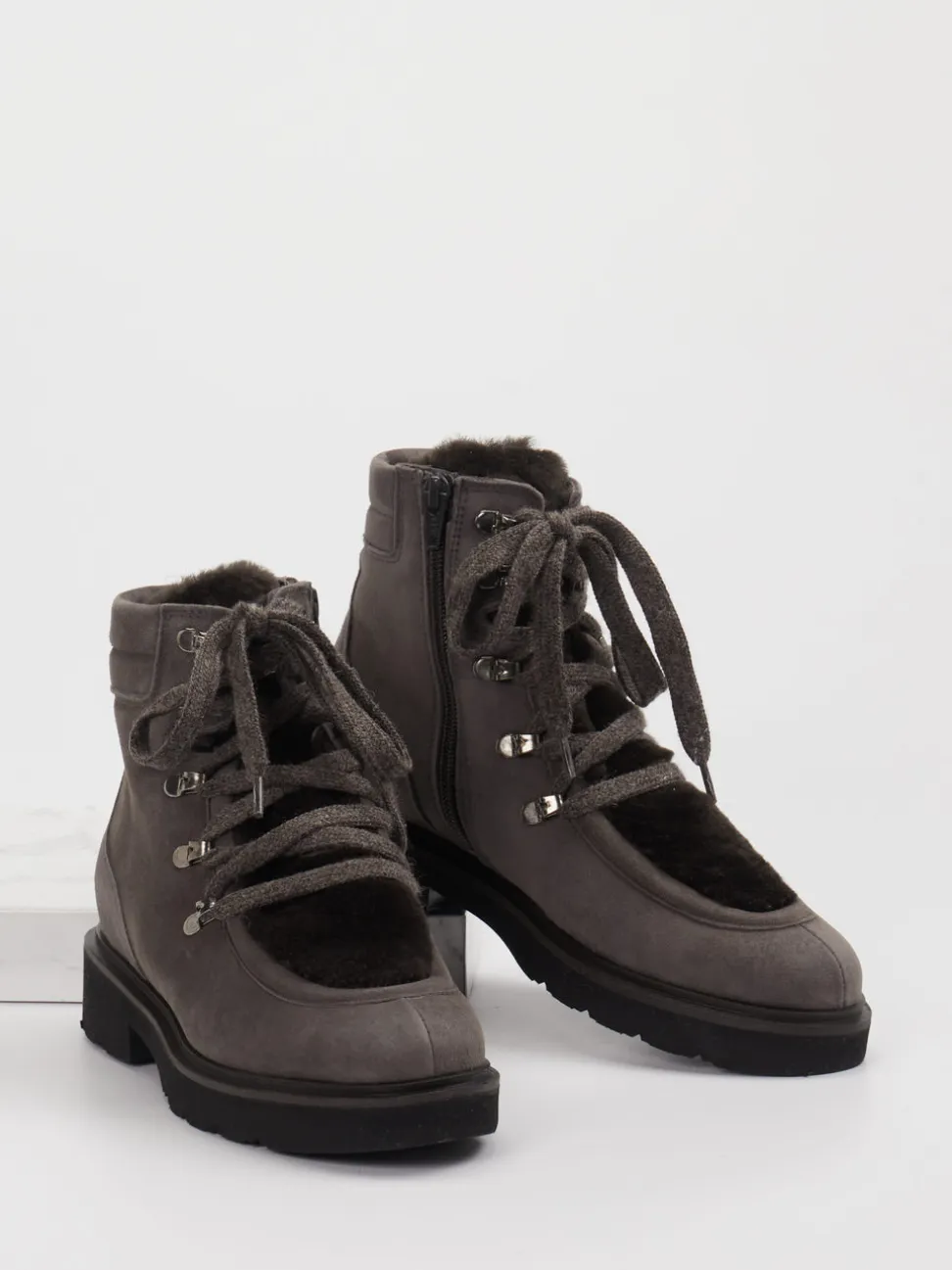 Mannori – Schnürboots aus Veloursleder Steingrau