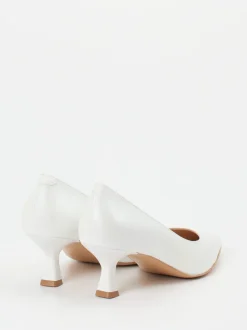 Maripé – Kitten-Heel-Pumps aus Lammleder Offwhite