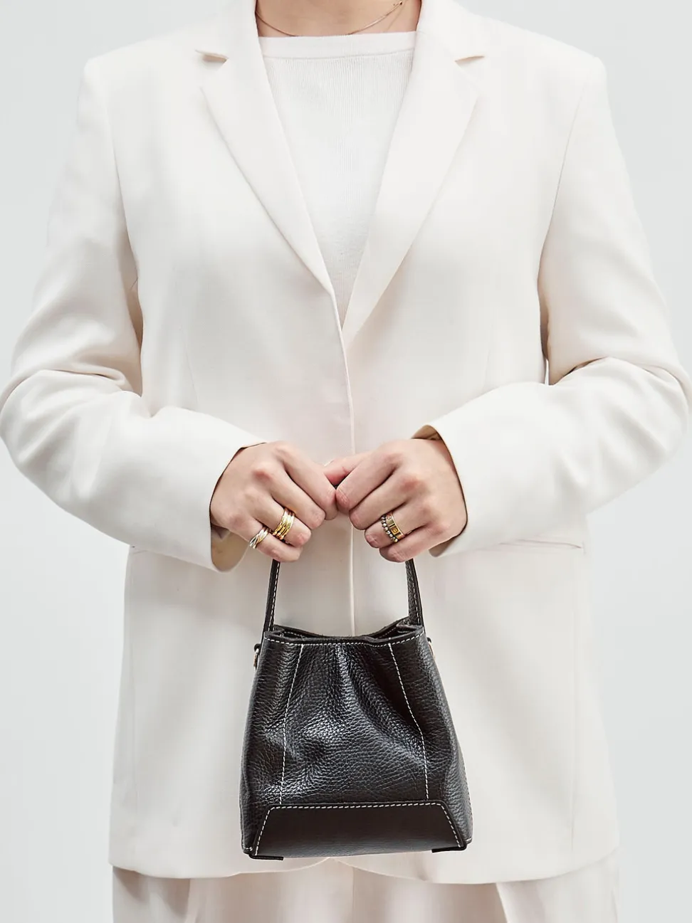 Marlon Firenze – Mini-Bucket Bag aus Kalbleder Schwarz