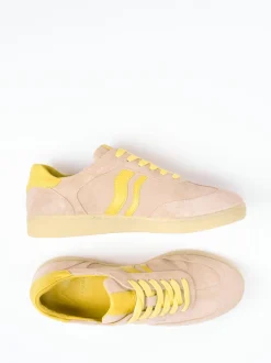 Mayori – Sneaker aus Veloursleder in Sandbeige