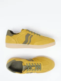Mayori – Sneaker aus Veloursleder in Senfgelb