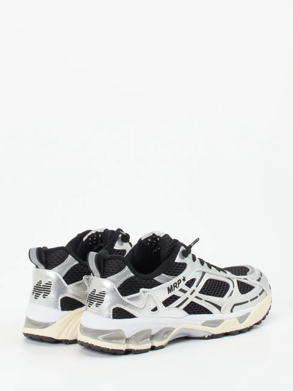MRP – Low-Top Sneaker aus Metallic-Mesh silber