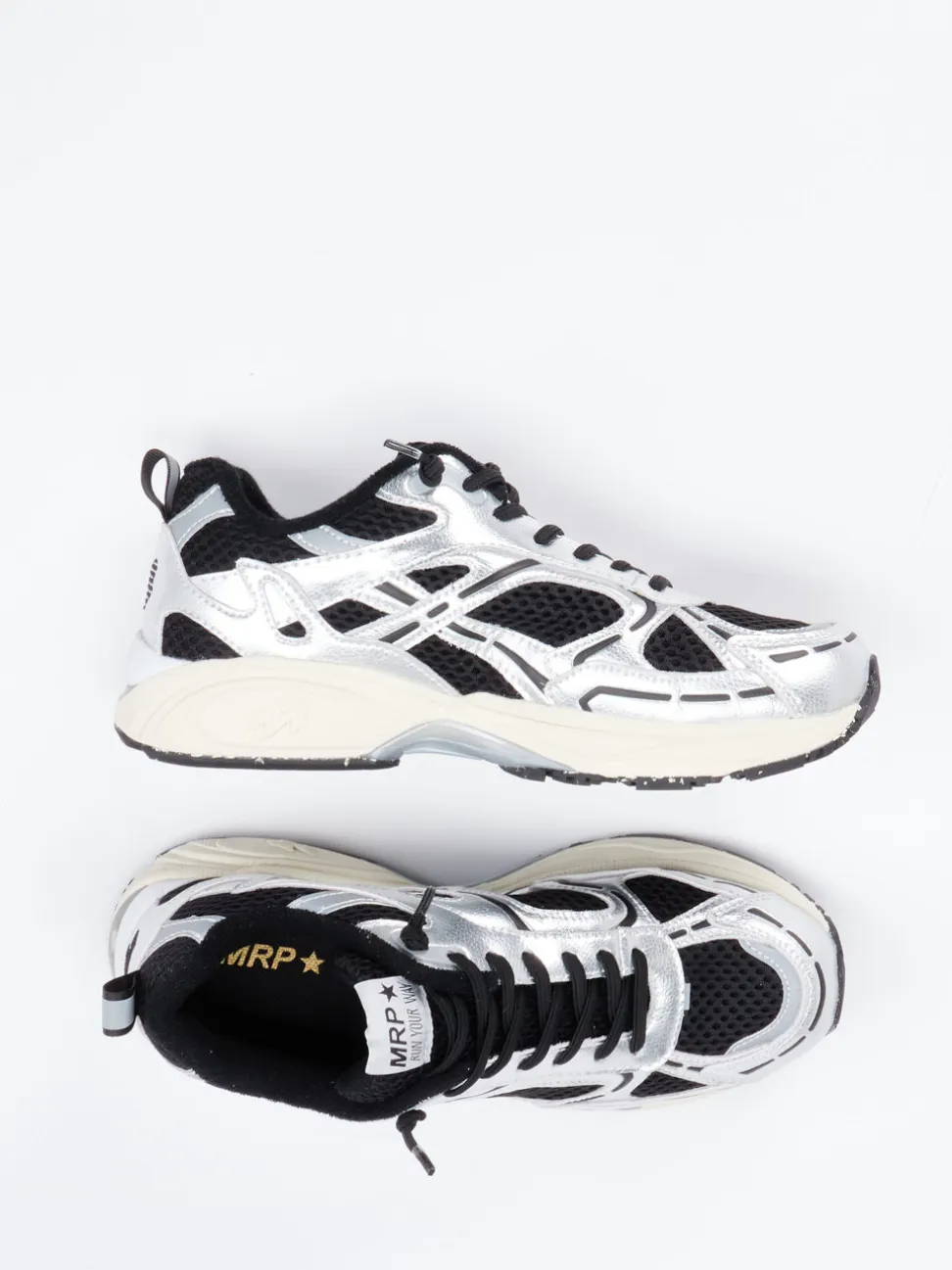 MRP – Low-Top Sneaker aus Metallic-Mesh silber