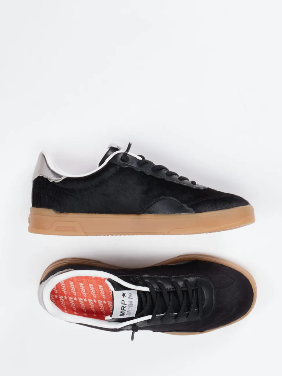 MRP – Sneaker aus Fellimitat in Schwarz