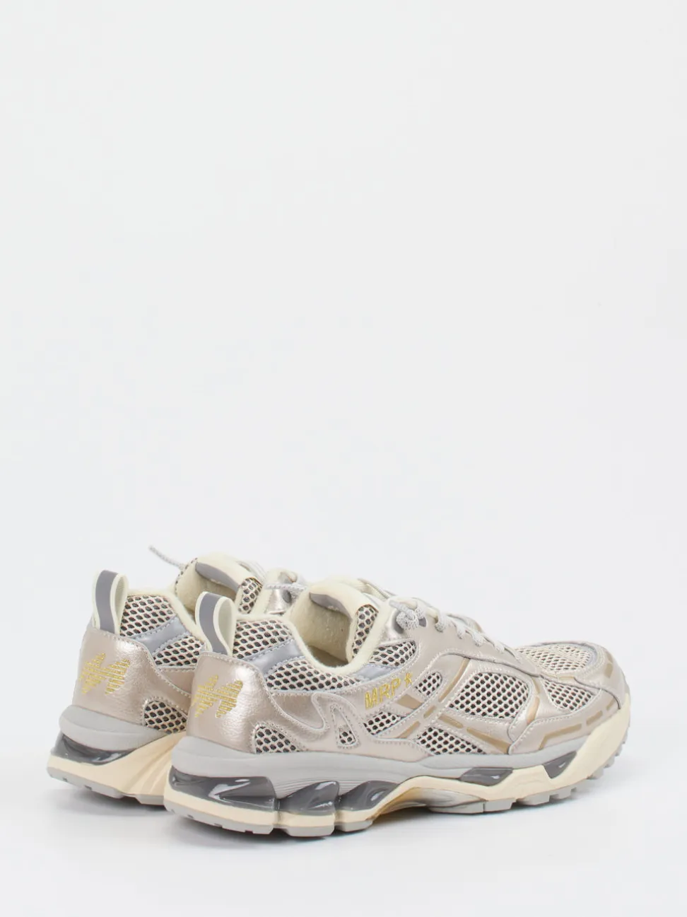 MRP – Sneaker aus Textil in Champagner-Metallic
