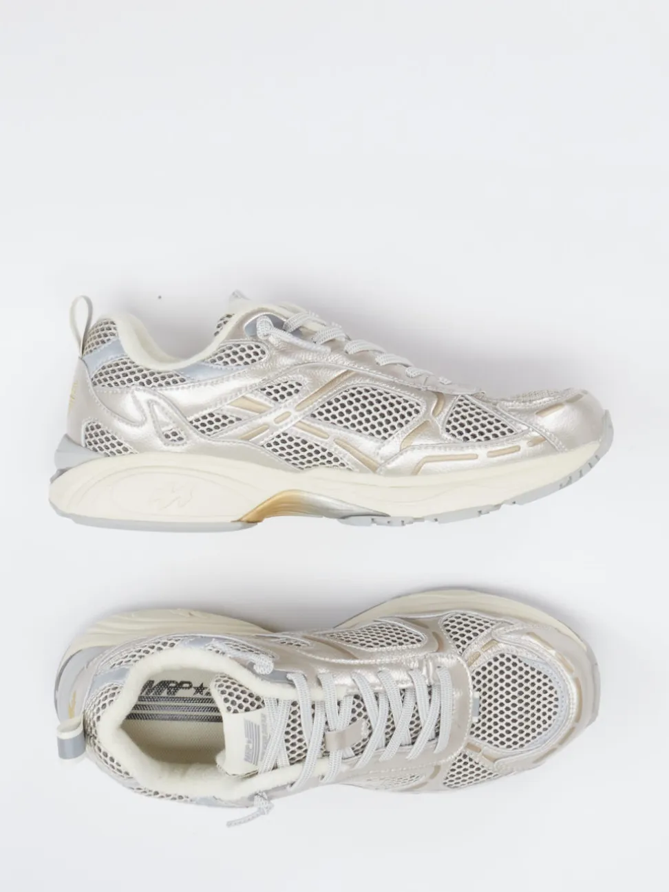MRP – Sneaker aus Textil in Champagner-Metallic