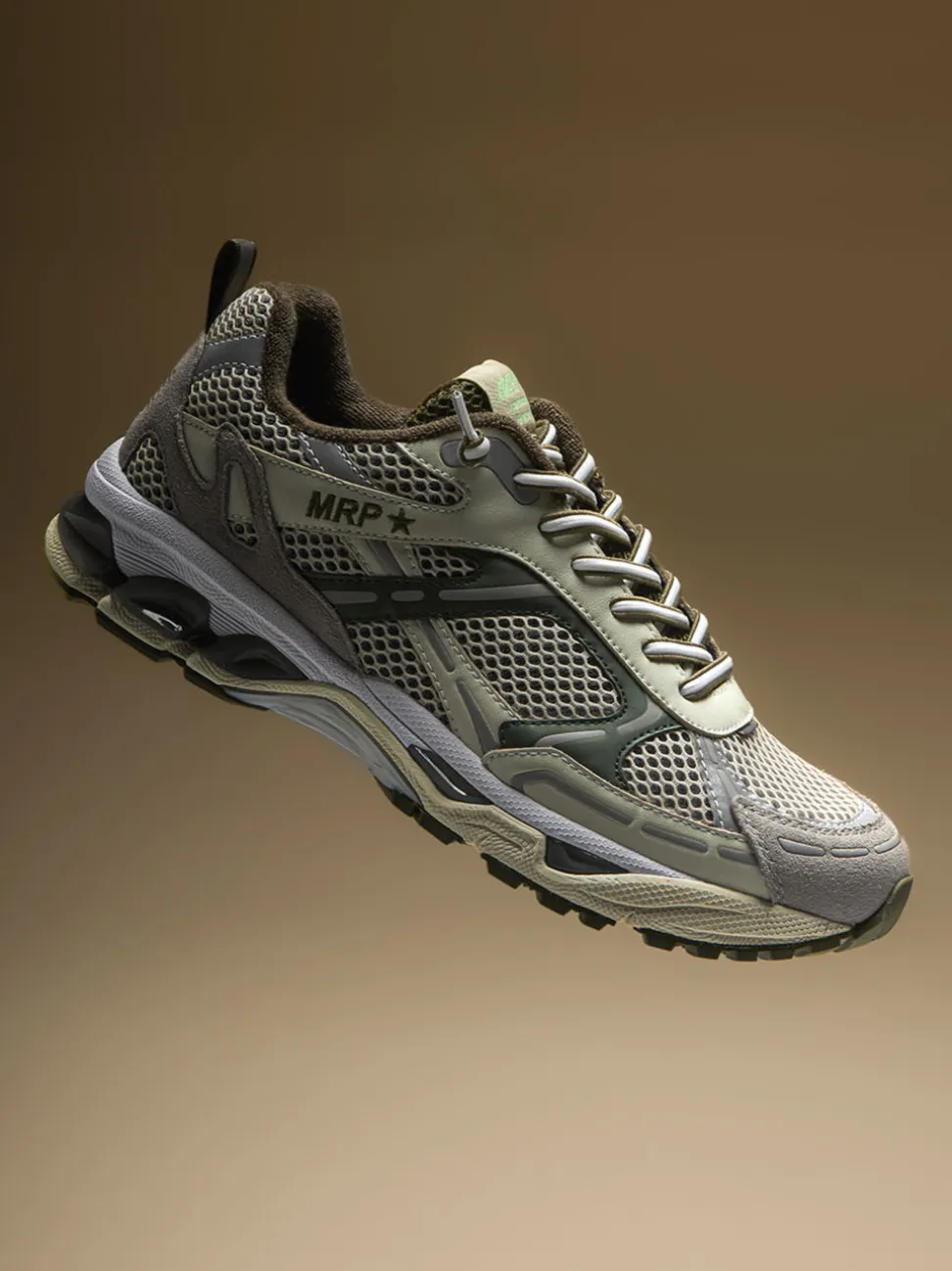 MRP – Sneaker aus Textil und Wildleder beige