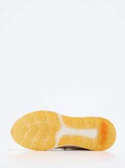 MRP – Sneaker aus Velour und Textil beige