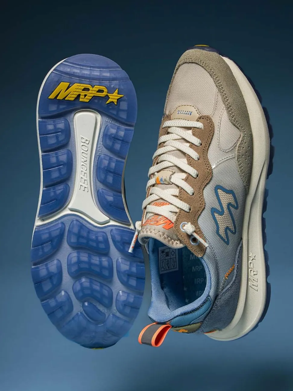 MRP – Sneaker aus Velour/Textil in Beige-Blau