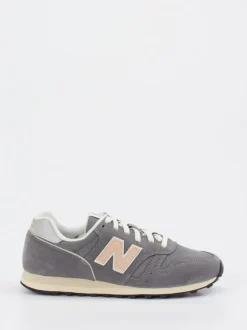 New Balance – Sneaker aus Textil und Veloursleder grau