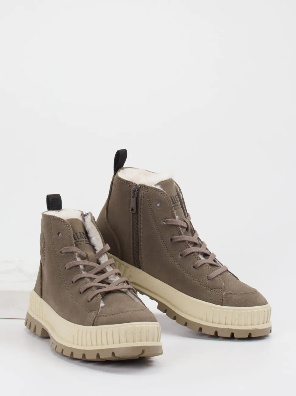 Palladium – Schnürboots aus Veloursleder in Taupe