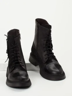 Papucei – Schnürboots aus Kalbleder in Schwarz