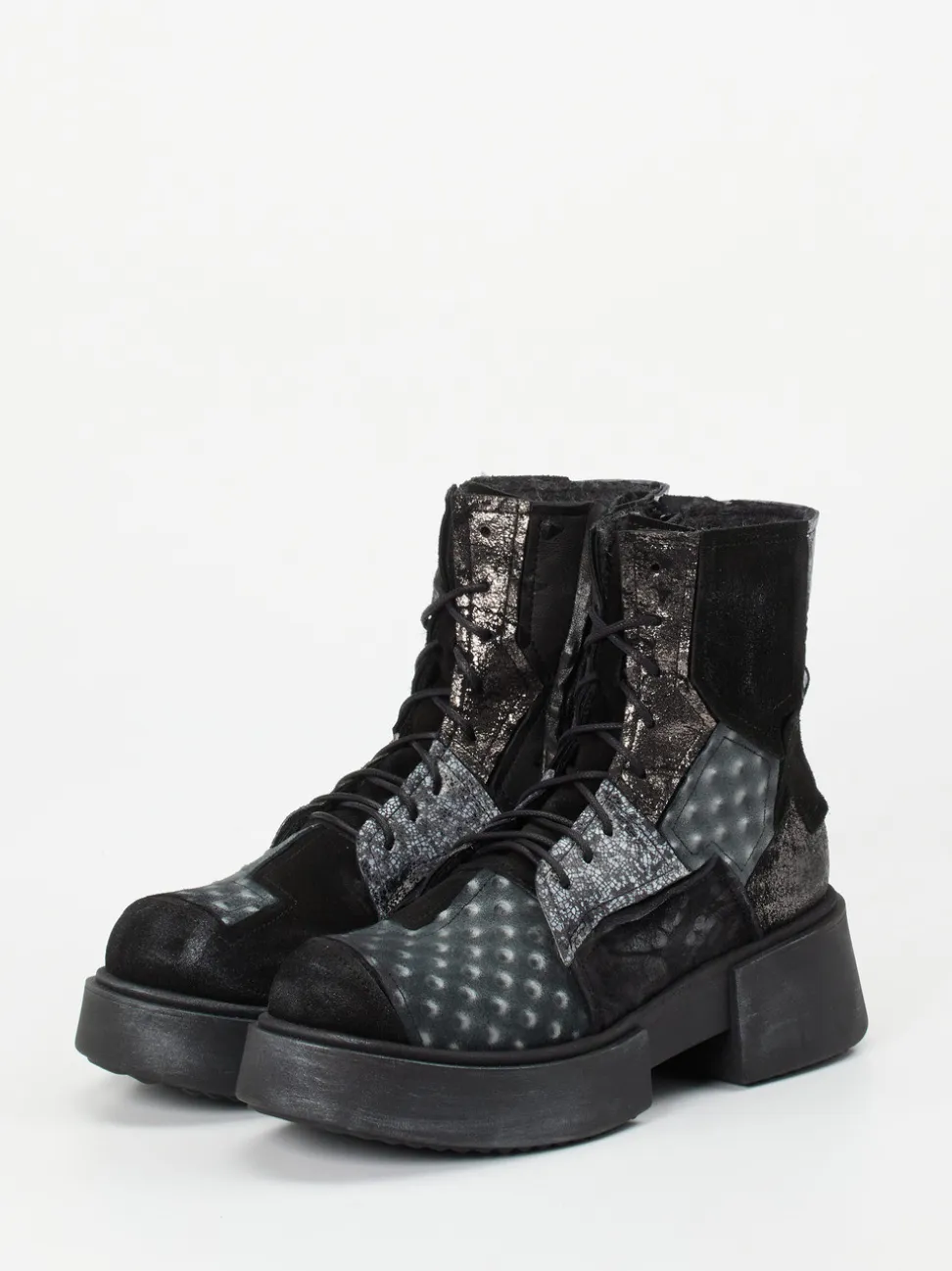 Papucei – Schnürstiefelette aus Veloursleder Schwarz