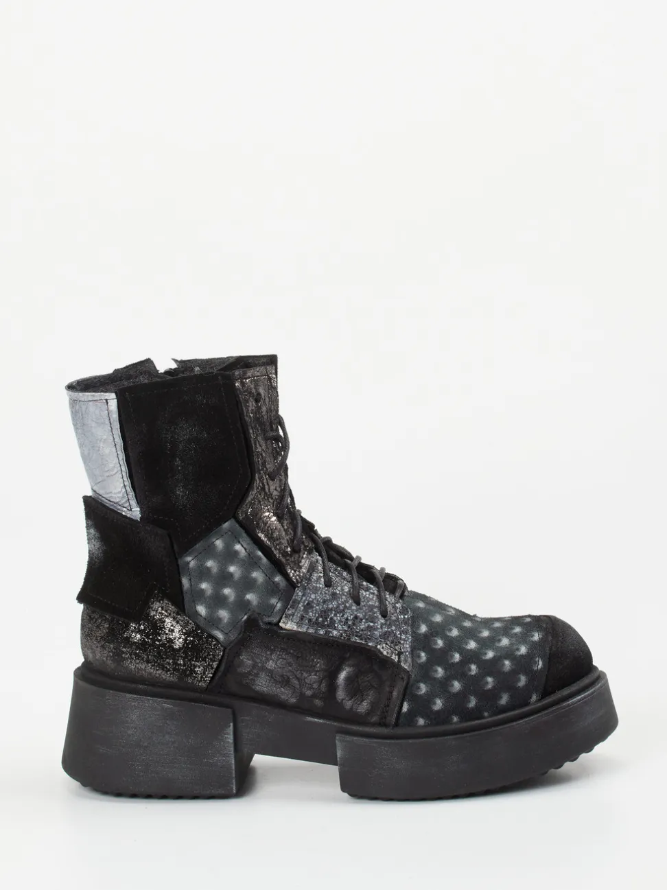 Papucei – Schnürstiefelette aus Veloursleder Schwarz