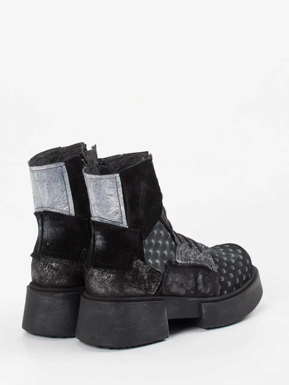 Papucei – Schnürstiefelette aus Veloursleder Schwarz