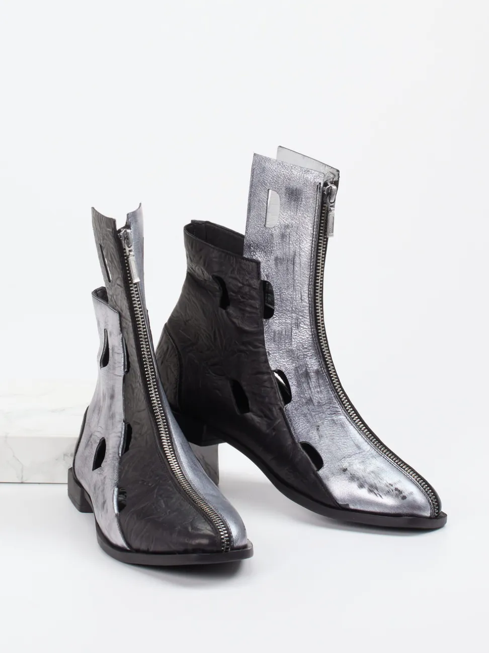 Papucei – Stiefeletten aus Kalbleder mit Metallic-Finish