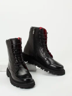 Pas de Rouge – Schnürboots aus Lammleder Schwarz