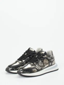 Philippe Model – Sneaker aus Metallicleder grau