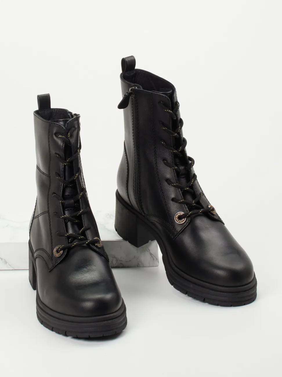 Piedi Nudi – Schnürboots aus Kalbleder schwarz