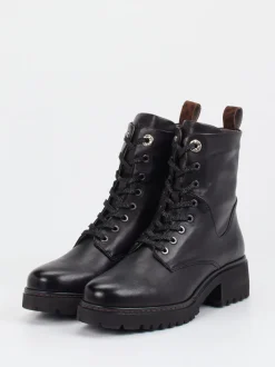 Piedi Nudi – Schnürstiefelette aus Kalbleder Schwarz