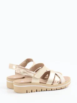Piesanto – Komfortsandale aus Metallicleder Beige