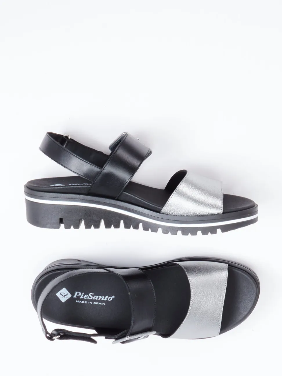 Piesanto – Plateau-Sandalen aus Kalbleder silberfarben