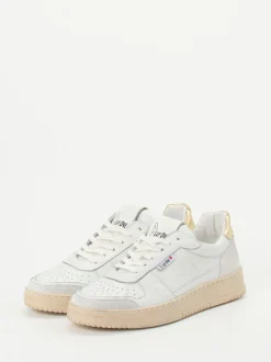 Play One – Sneaker aus Kalbleder mit Goldakzent