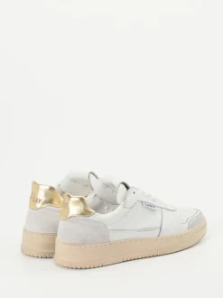 Play One – Sneaker aus Kalbleder mit Goldakzent