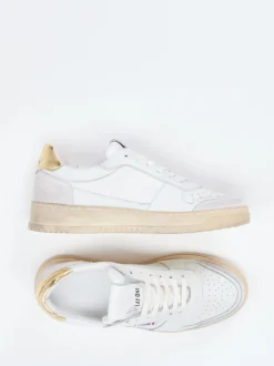 Play One – Sneaker aus Kalbleder mit Goldakzent