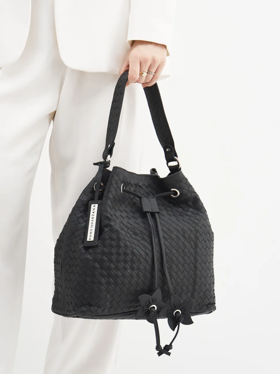 Pons Quintana – Bucket Bag aus Flechtleder Schwarz