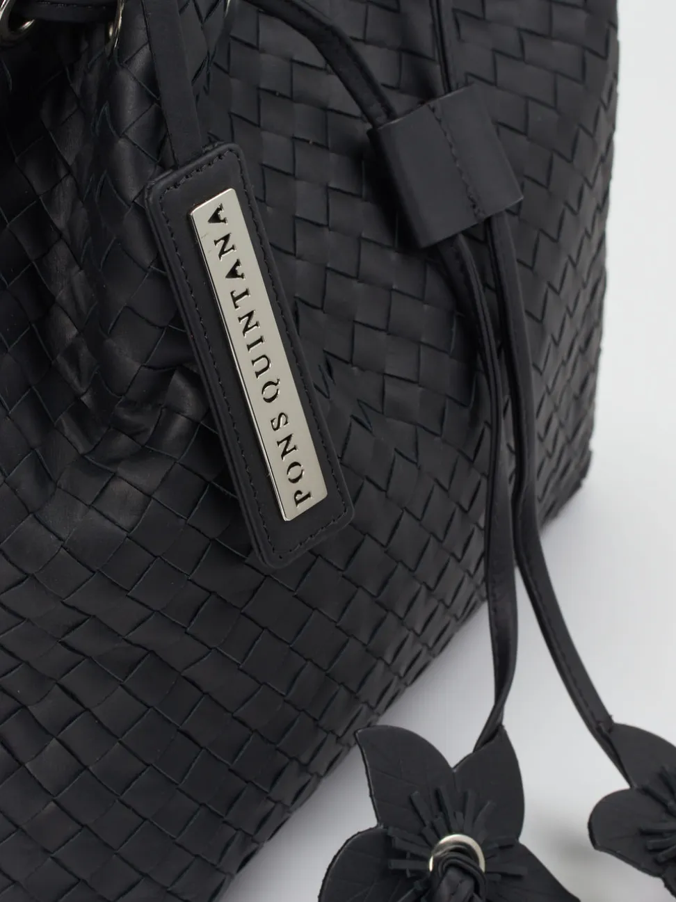 Pons Quintana – Bucket Bag aus Flechtleder Schwarz
