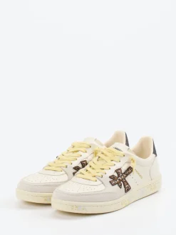 Premiata – Sneaker aus Velourleder in Cremeweiß