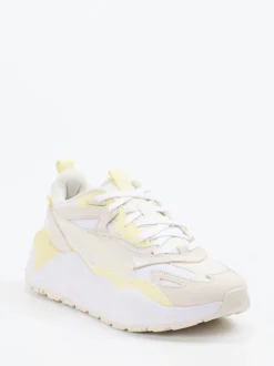 Puma – Chunky Sneaker aus Veloursleder cremeweiß