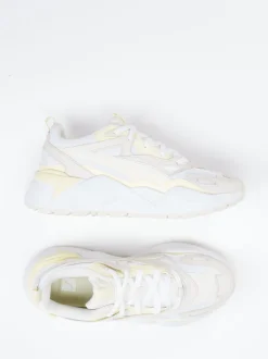 Puma – Chunky Sneaker aus Veloursleder cremeweiß