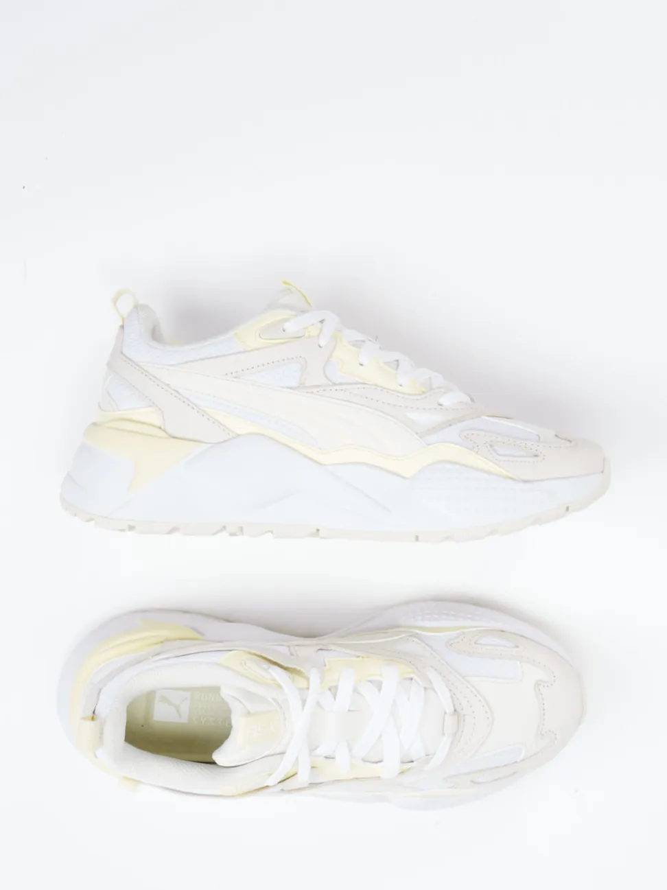 Puma – Chunky Sneaker aus Veloursleder cremeweiß