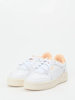 Puma – Sneaker aus Glattleder in Weiß mit Pastell