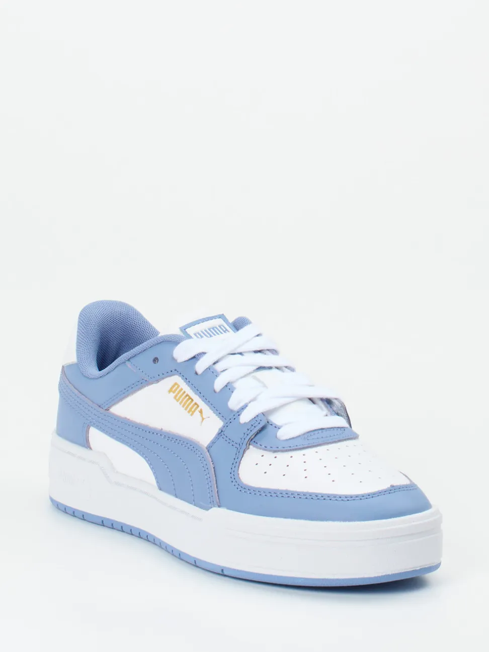 Puma – Sneaker aus Leder in Hellblau-Weiß