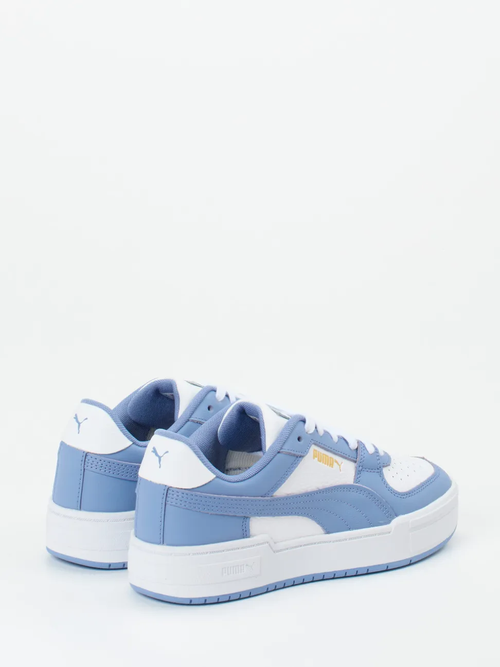 Puma – Sneaker aus Leder in Hellblau-Weiß