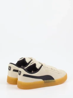 Puma – Sneaker aus Veloursleder in Cremeweiß