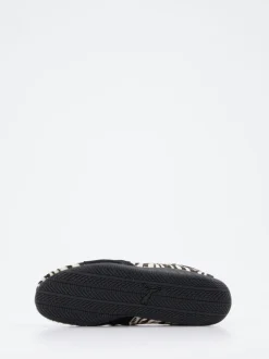 Puma – Sneaker aus Veloursleder und Fellstruktur schwarz